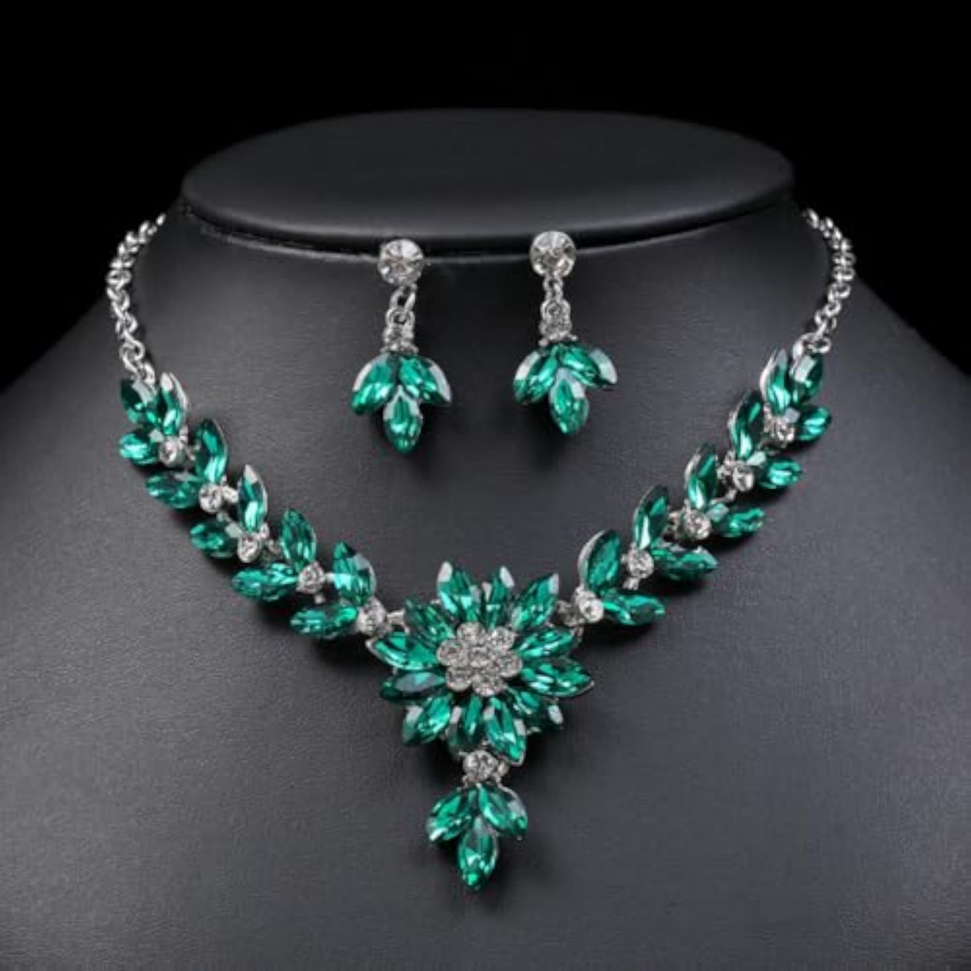 Stylish Crystal Diamond Necklace Set